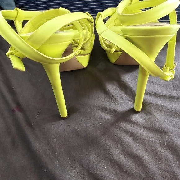 Guess Heels - Picture 2 of 3